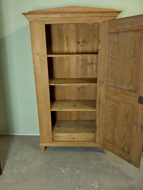 Image 1 of Antieke grenen eendeurs kast kledingkast meidenkast halkast
