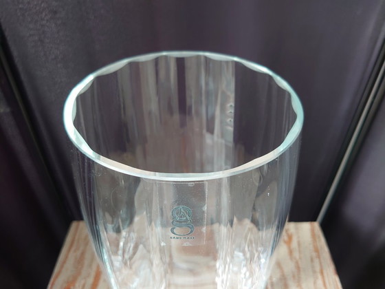 Image 1 of Vase en verre soufflé à la bouche avec facettes