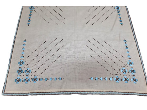 Image 1 of Tovaglia vintage ricamata a mano 72 x 68 cm
