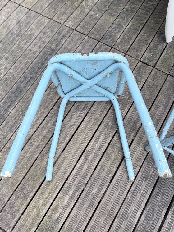 Image 1 of 2 tabourets anciens en métal vintage