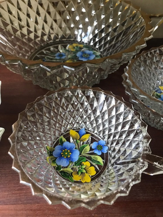 Image 1 of Franse punchschaal met kommetjes, geslepen glas met verchroomde rand 