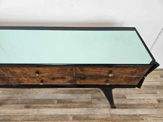Consolle con cassetti in radica e piano in vetro, Cassettiere, Legno, Nero, Mid Century Modern (foto 5 di 15)