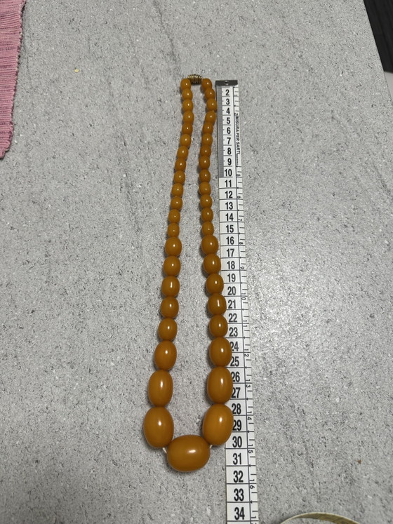 Image 1 of Collier en bakélite couleur caramel, 80 grammes