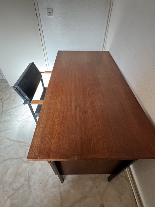 Vinted Desk with office chair