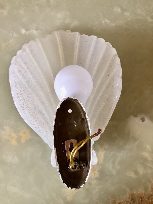 Lampada da parete vintage in vetro opalino della marca Orrefors, anni '60.