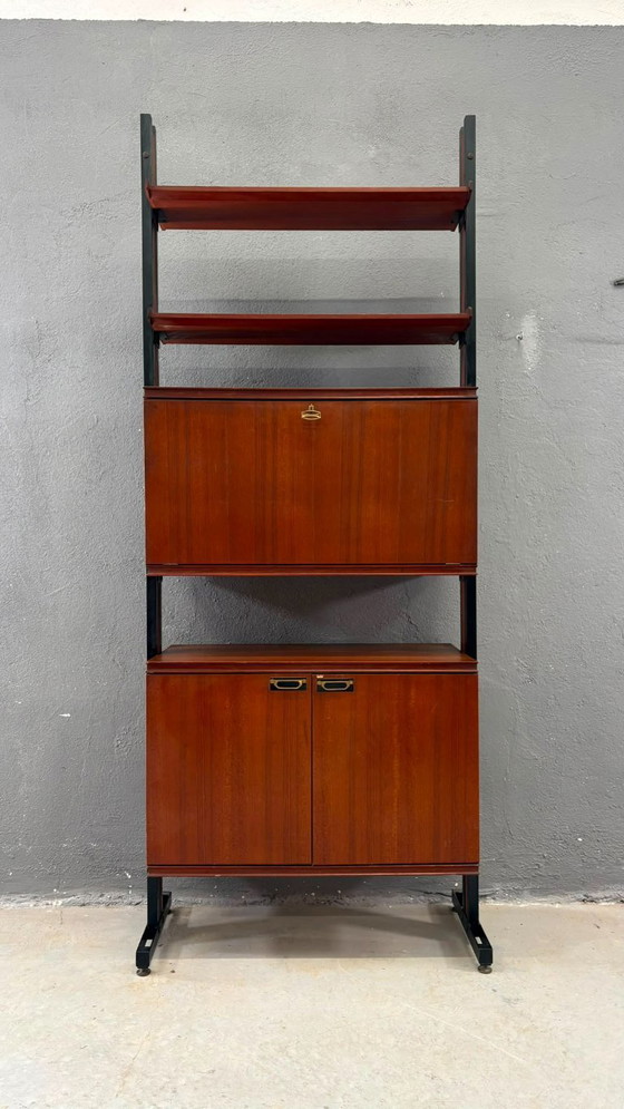 Image 1 of Meuble mural modulaire de style moderne du milieu du XXe siècle, placage teck et étagères en métal noir, années 1960, Europe
