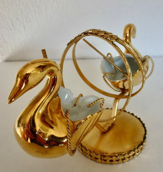 Image 1 of Vintage Verguld Limoges-Porseleinen Zout- en Peperstel in de Vorm van Zwanen met Vergulde Houder en Lepeltjes