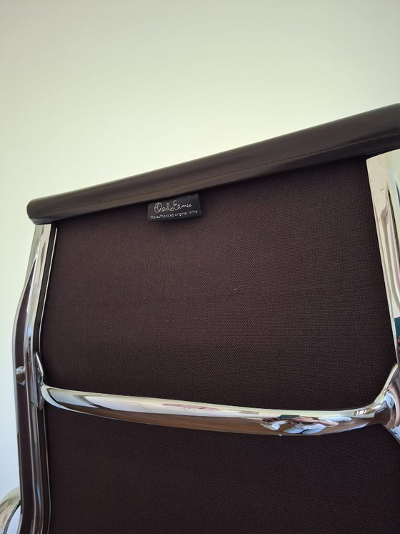 Image 1 of Poltrona Vitra Soft Pad EA 219 in pelle marrone castagna