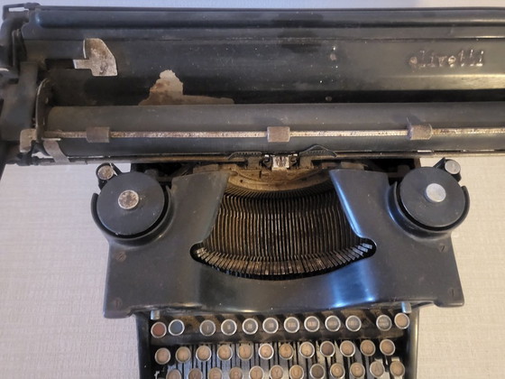 Image 1 of Máquina de escribir antigua