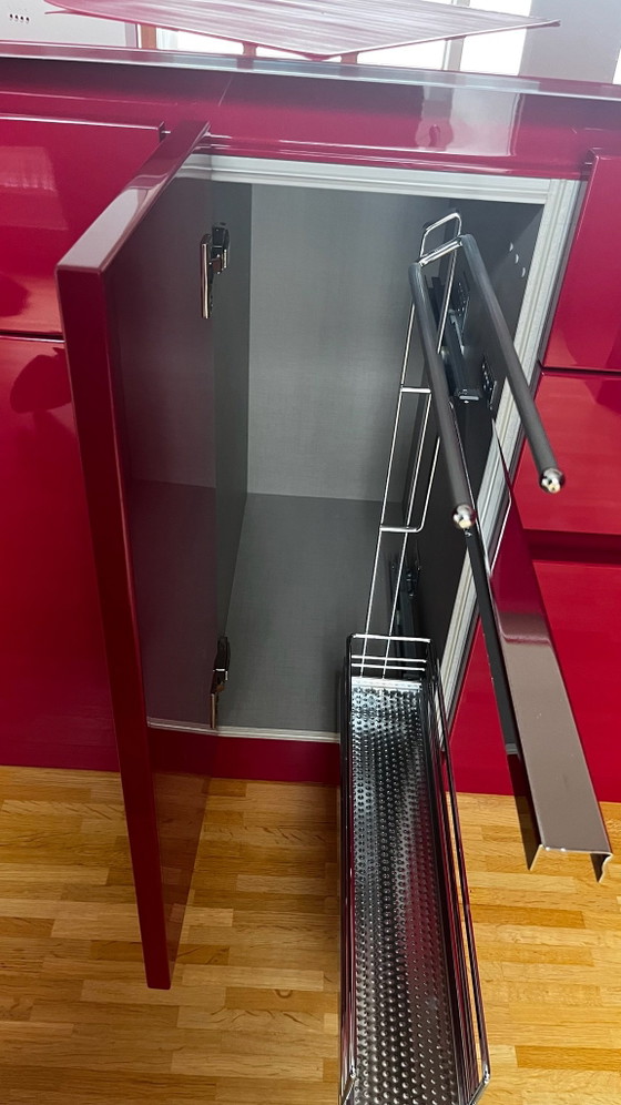 High End Designer Küche unbenutztes Sammlerstück, Gaggenau, Aufbewahrungsschrank, Holz, Glas, Rot (Foto 11 von 15)