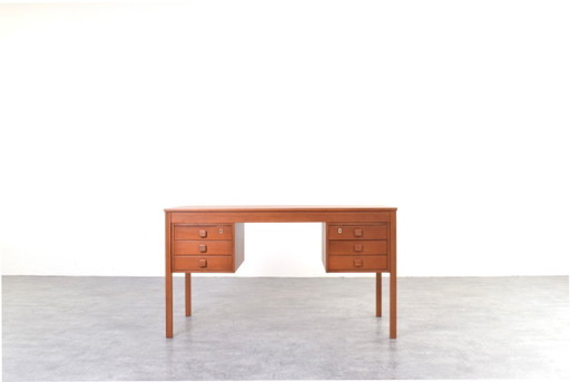 Dänischer Teakholz-Schreibtisch aus der Mitte des Jahrhunderts von Domino Møbler, 1960er Jahre.
