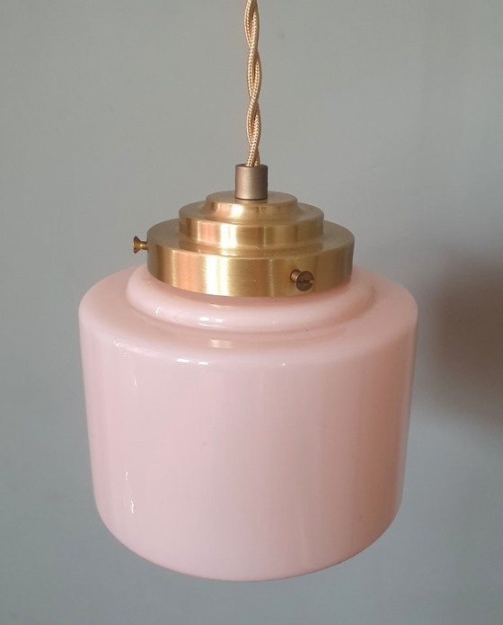 Image 1 of Vintage Art-Deco hanglamp van roze pastel opaline glas.