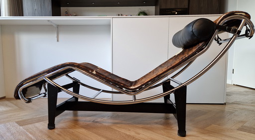 Sillón Cassina LC4 Tri Color Pony de Le Corbusier