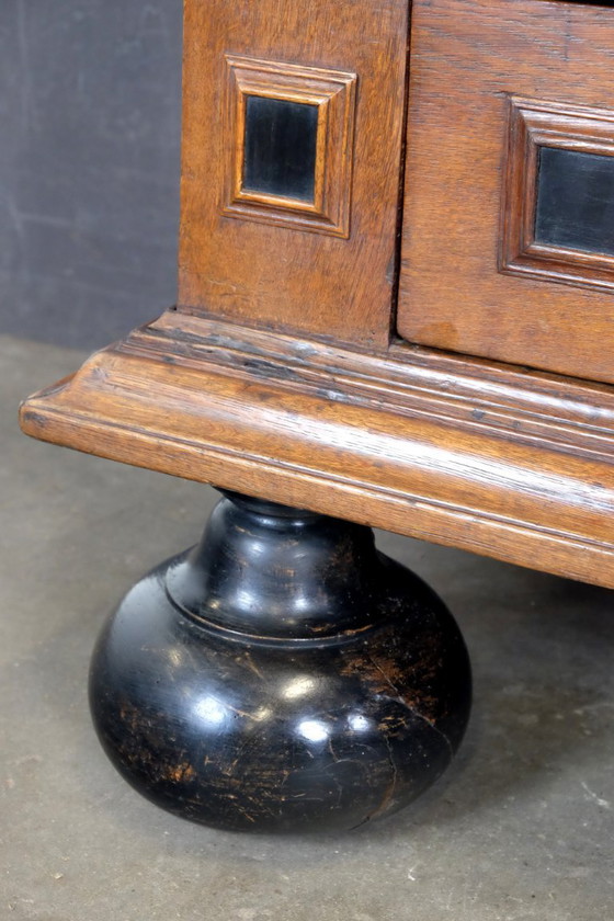 Image 1 of 18de eeuwse Hollandse Kussenkast / Dutch 18th century Kussenkast