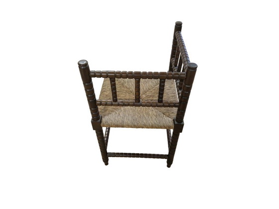 Image 1 of Chaise d'angle vintage en bois avec assise en jonc – Chaise d'appoint rustique de style ferme/cottage