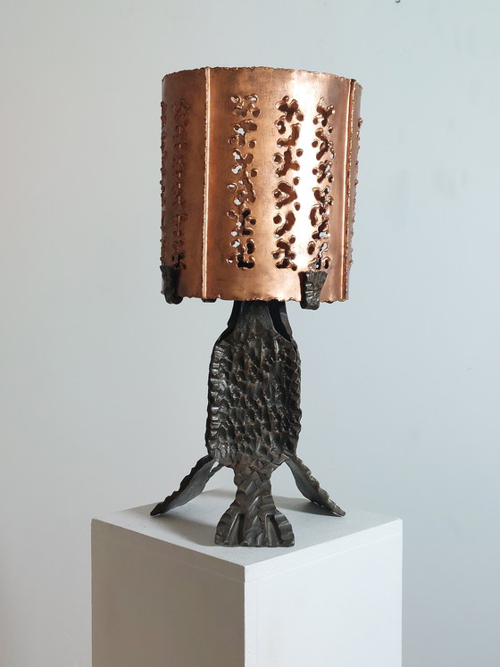 Image 1 of Vintage metalen brutalistische tafellamp uit het midden van de vorige eeuw, gemaakt van smeedijzer.