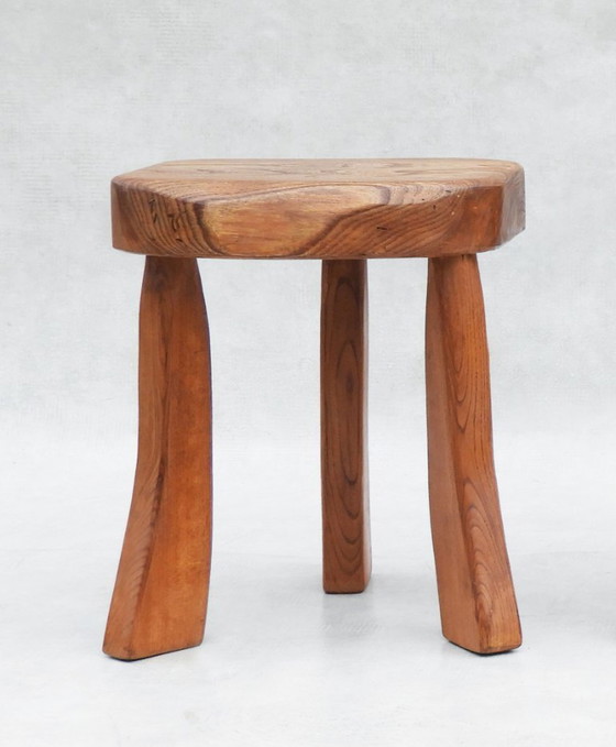 Table de salon en orme massif à bord naturel et 3 tables d'appoint/tabourets C1970 France – Tables basses (photo 7 of 14)