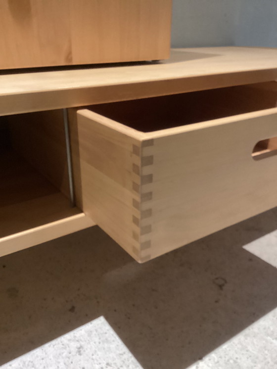 Image 1 of Beuken houten design kast en tafel , kast staat los en kan er ook af , of opschuiven andere zijde , Scandinavisch design 