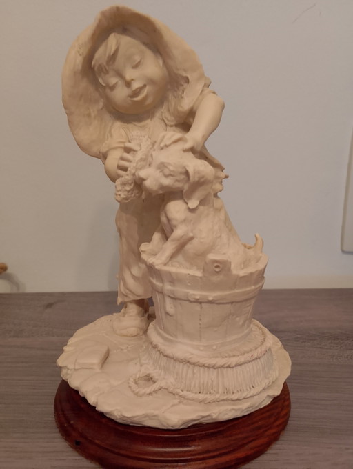 Scultura italiana Giorgio Armani Capodimonte Washday 