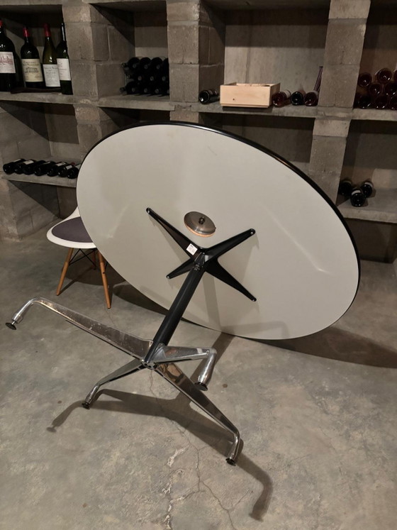 Image 1 of Table de réunion blanche originale Charles Eames Vitra