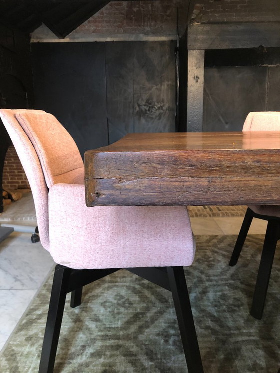 Image 1 of Table robuste en chêne massif avec 2 pieds croisés en métal