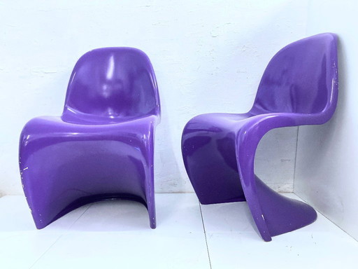 2 Chaises Verner Panton Classiques en plastique laqué violet signées Vitra années 90