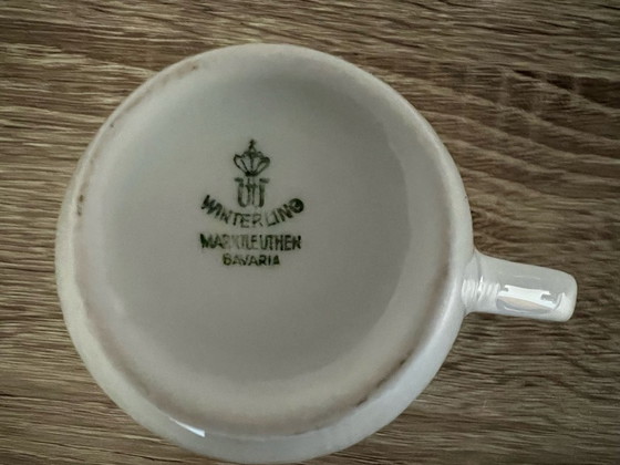 Image 1 of Pequeña lechera/cremera de porcelana con motivo de flor de manzano, siglo XX