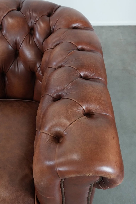 Image 1 of Sofá Chesterfield clásico de piel de vaca marrón de estilo inglés