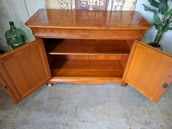 Image 1 of Comò classico inglese, credenza, console a muro con leggeri segni d'uso, dimensioni 123x52 cm e altezza 90 cm.
