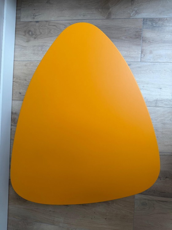 Image 1 of Leolux Liliom salontafel – geel – als nieuw