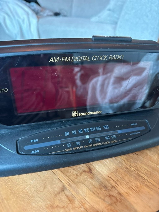 Soundmaster clock radio
