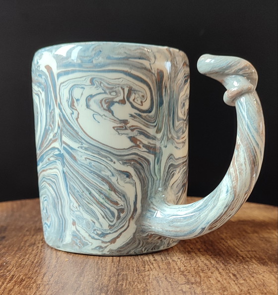 Image 1 of Handcrafted ceramic mug with marbled decoration, one of a kind.