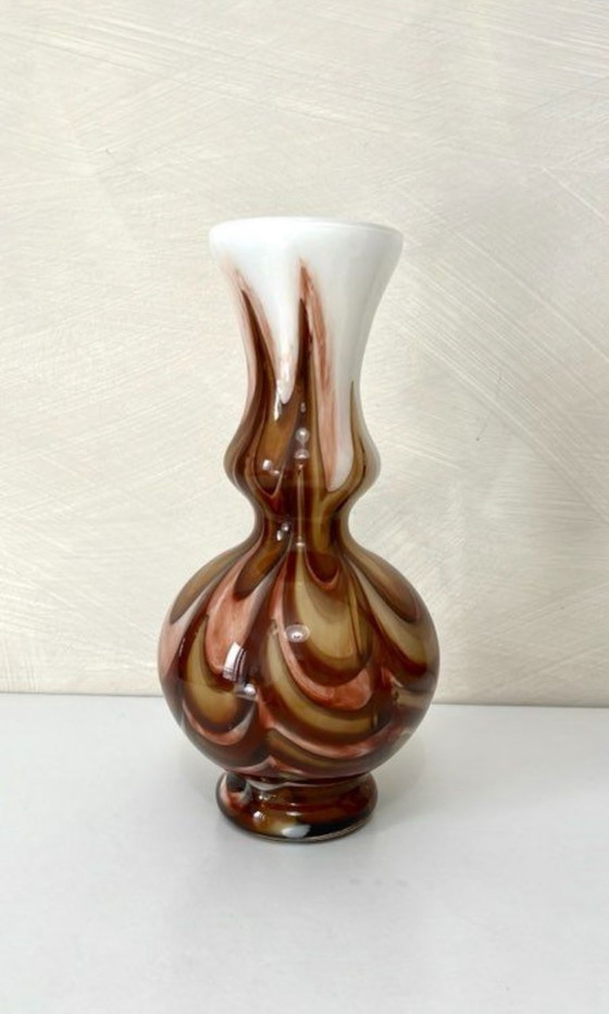 Image 1 of Vintage Murano glazen vaas uit de jaren 70 met een spiraalvormig patroon.