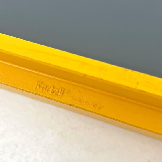 Image 1 of Specchio con cornice gialla di Anna Castelli Ferrieri per Kartell, anni '80
