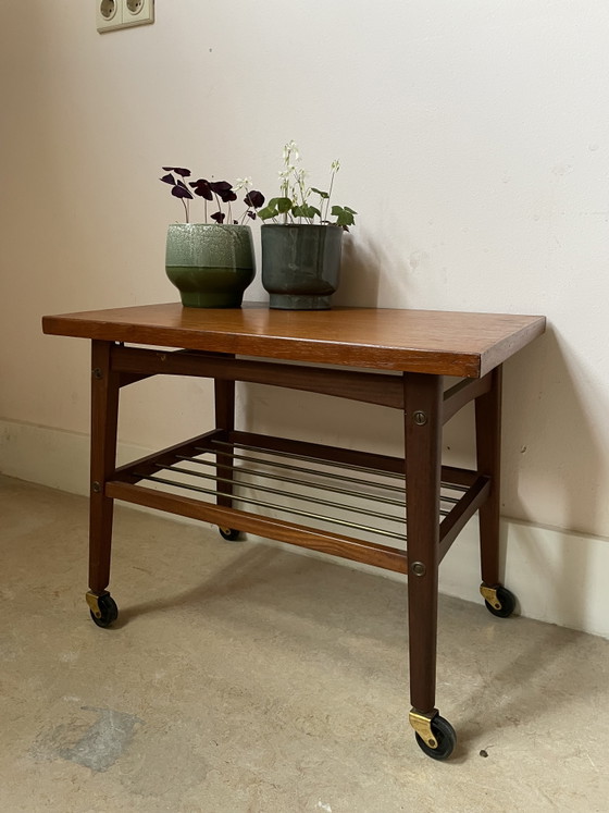 Image 1 of Bijzettafel op wieltjes - vintage uit Denemarken - mobiele plantenstandaard