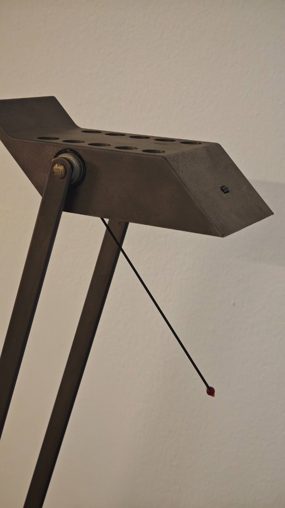 Artemide Tizio Titanium Limited Edition Lamp – Desk lamps, Plastic, Aluminium (photo 12 of 13)