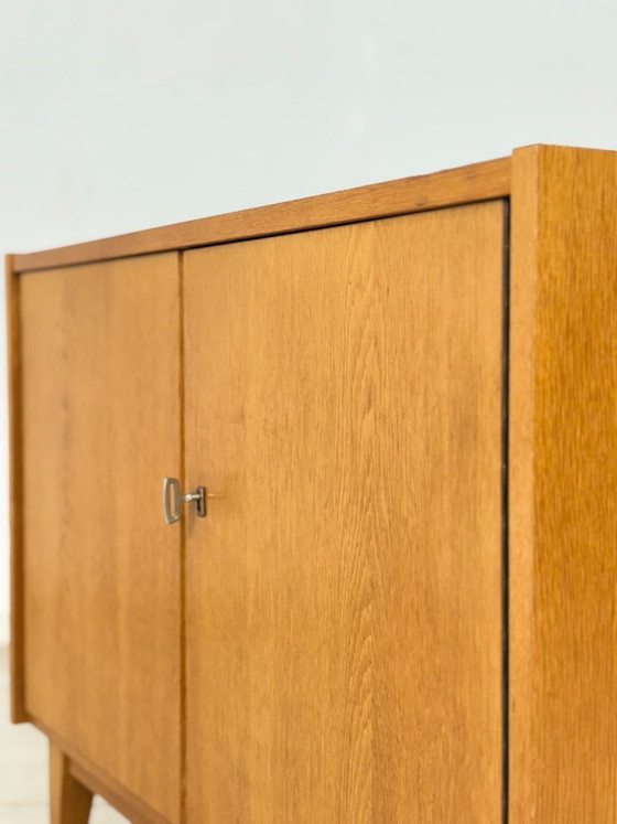 Image 1 of Commode élégante des années 1960 en chêne chaleureux / meuble vintage