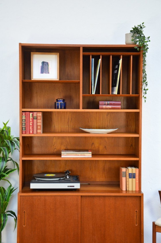 Image 1 of Credenza alta vintage in teak, mobile da terra Hundevad in stile danese di metà secolo