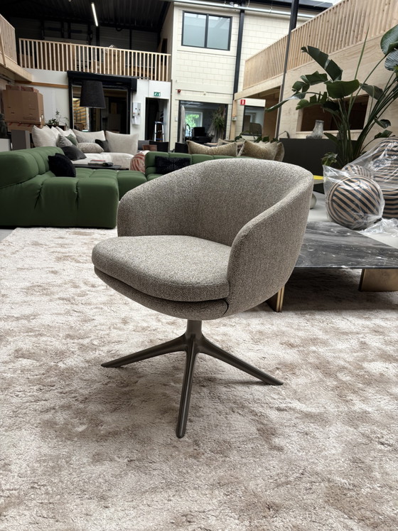 Image 1 of Minotti Raphael Dining Chairs Draaibaar Showmodel 8 Stuks Beschikbaar