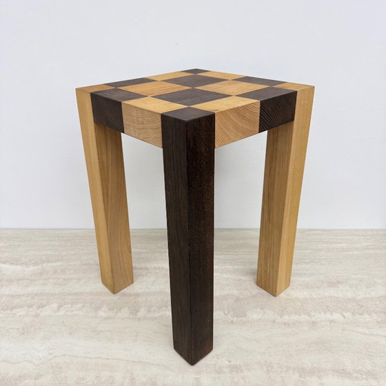 Sgabello in legno con motivo a scacchiera, Sgabelli, Marrone, Modern (foto 8 di 14)