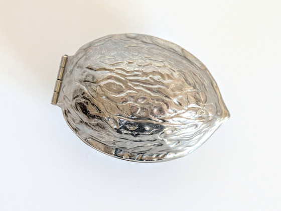 Image 1 of Casse-noix vintage en noyer plaqué argent