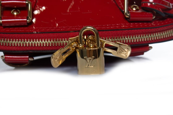 Louis Vuitton, Monogram Vernis Alma BB in Cerise – Top handle bags, Calfskin (photo 12 of 13)