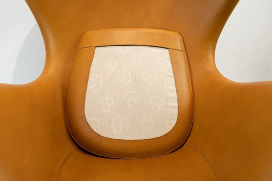 Image 1 of The Egg, Model 3316 Designed