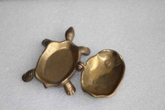 Image 1 of Boîte en laiton antique avec couvercle, boîte à effet écaille de tortue, tabatière, boîte à pilules, boîte à bijoux