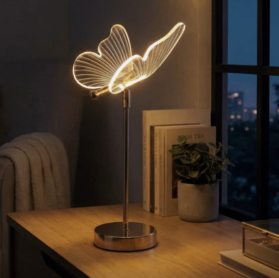 Image 1 of Elegante lámpara de escritorio en forma de mariposa 🦋