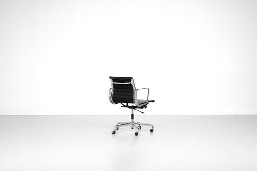 Fauteuil de bureau " EA117" Charles Ray Eames pour Vita USA 1969.