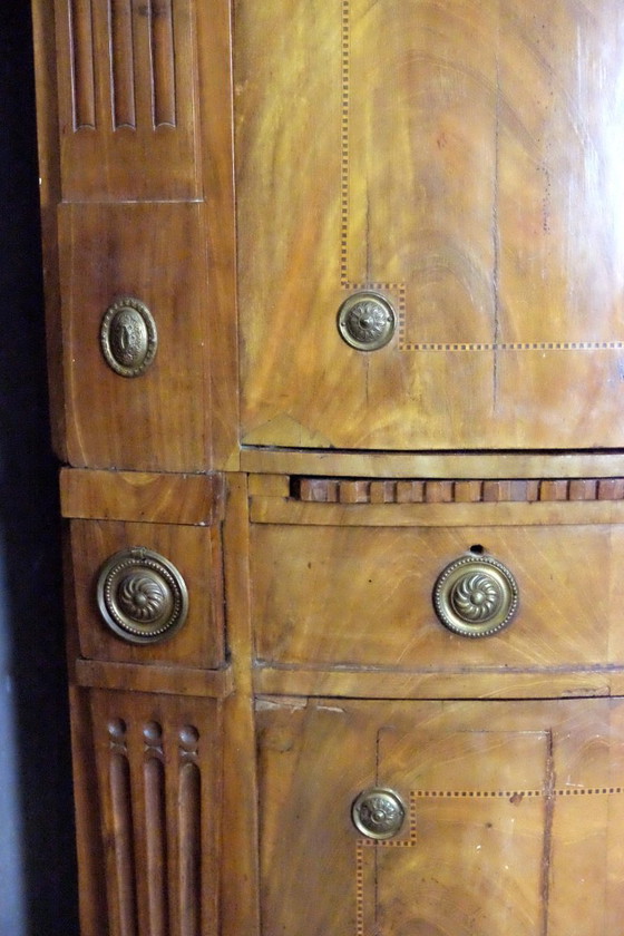 Image 1 of Prachtige 18de eeuwse hoekkast in mahoniehout 