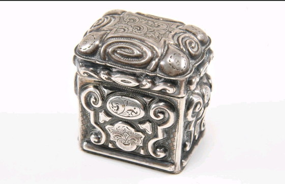 Image 1 of Bellissima scatola in miniatura in argento sterling con coperchio, datata 1864, monogrammata