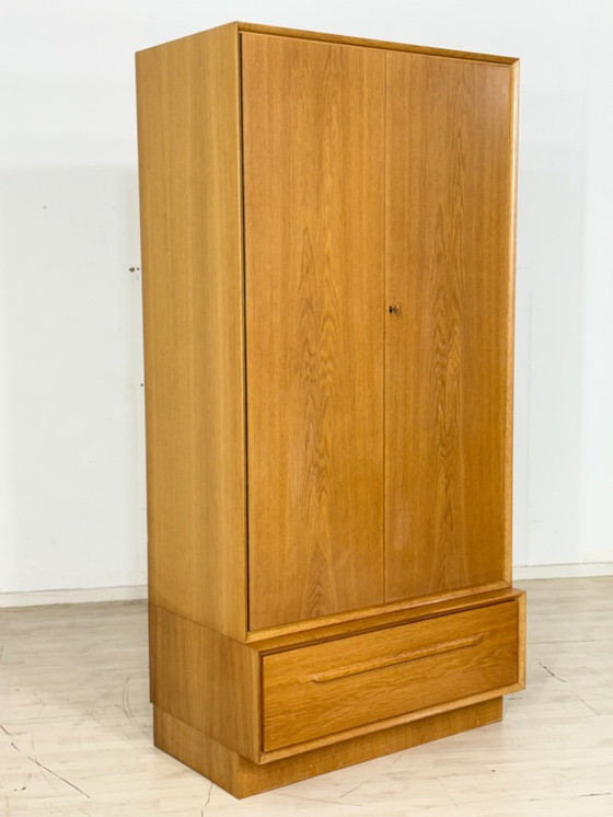 Image 1 of Armoire, lavabo, armoire à linge et meuble de rangement vintage en bois