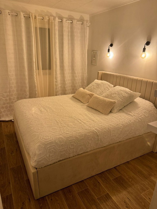 bed met opbergruimte en matras